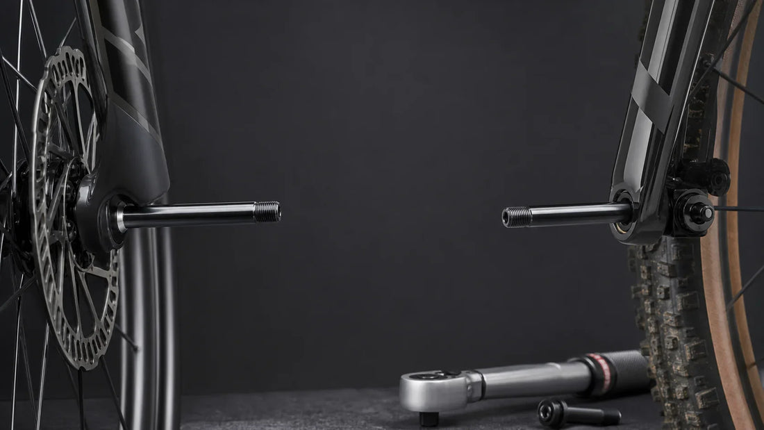 Couple de serrage axe traversant vélo (12 mm, 15 mm) : valeurs précises et erreurs critiques à éviter