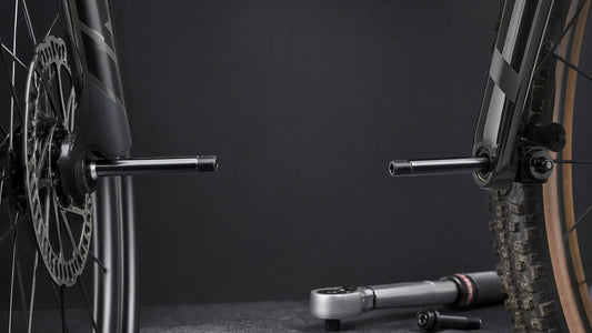 Couple de serrage axe traversant vélo (12 mm, 15 mm) : valeurs précises et erreurs critiques à éviter