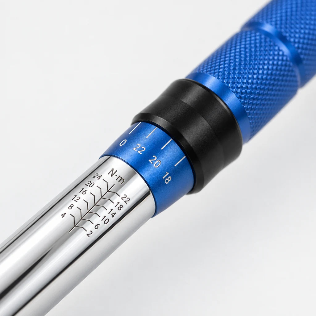Clé Dynamométrique 1/4" Kit Spécial Vélo & Carbone — détail échelle gravée, bague bleue et verrouillage